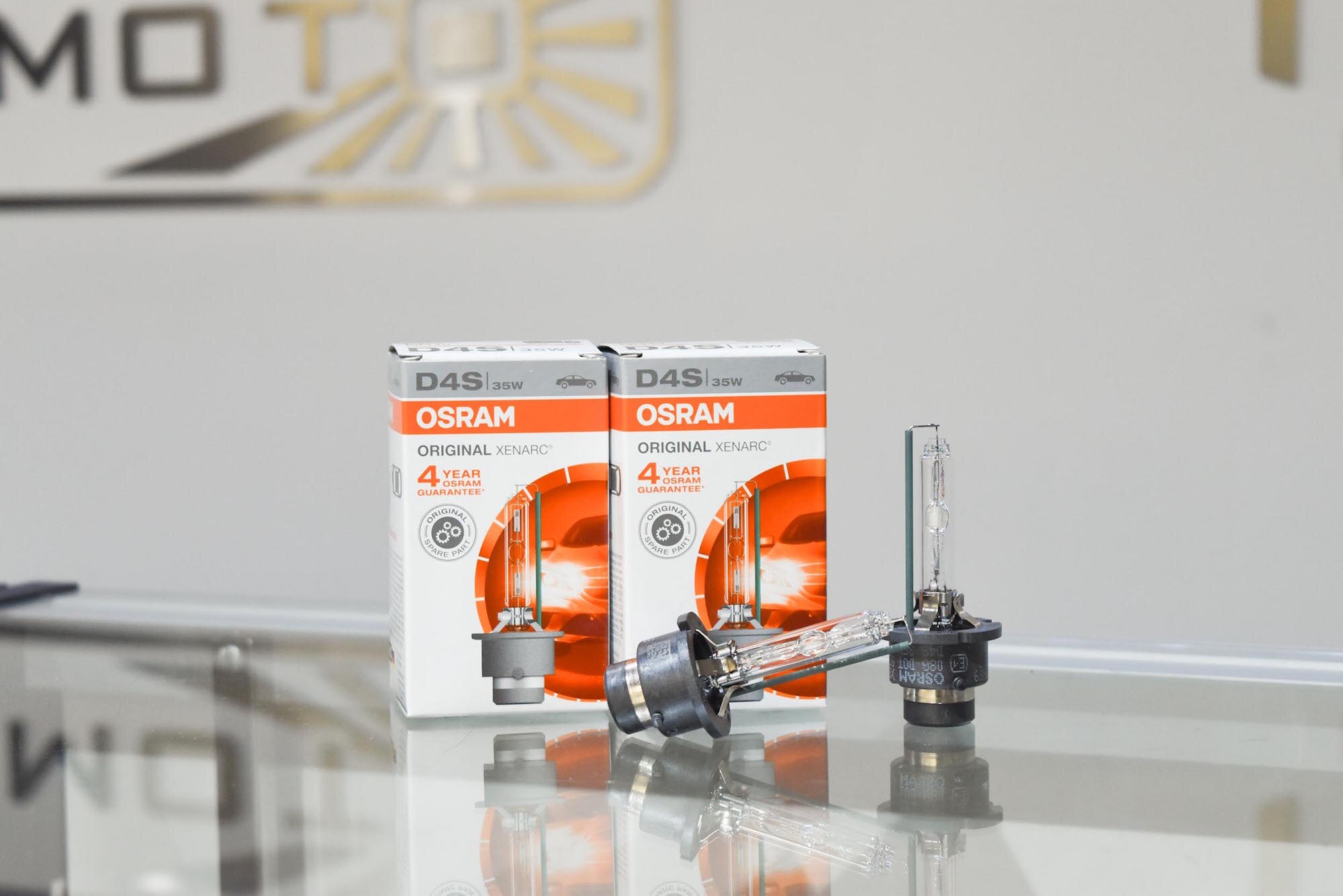 D4S 4300K HID Bulbs Osram Xenarc 66440 Classic Bulbs | HR B62